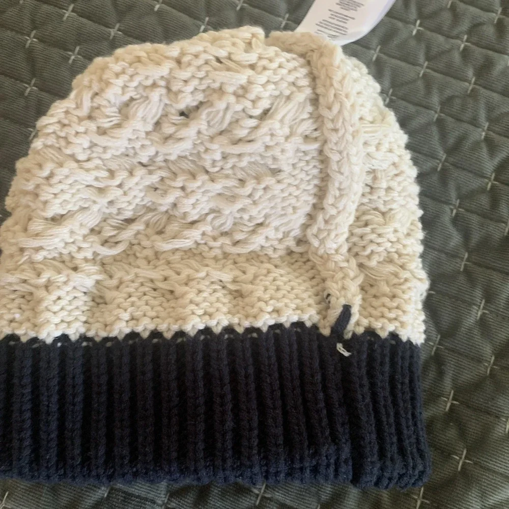 Michigan Wolverines Womens Hat Cable Knit Cap pom Stitched. Navy blue & Beige‎